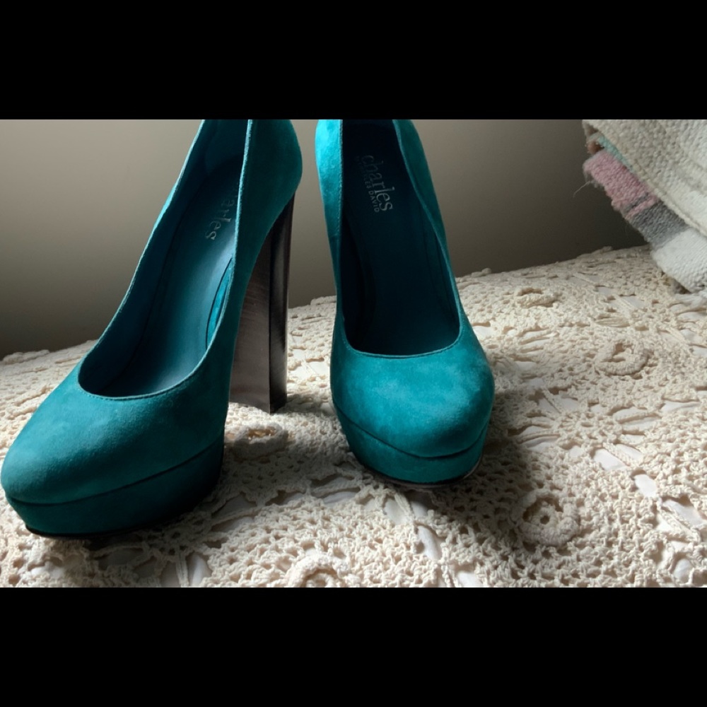 Suede pumps